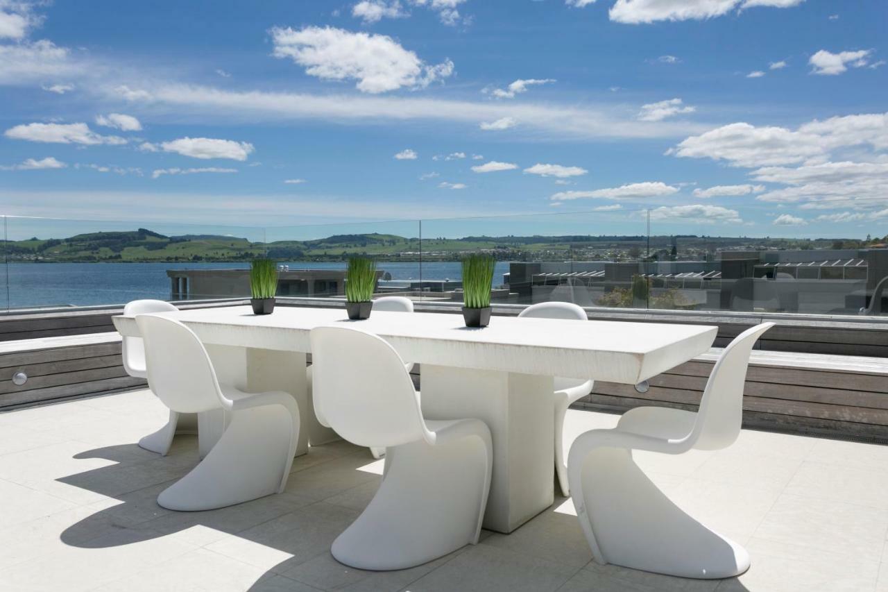 Aparthotel Sacred Waters Lago Taupo Esterno foto Box stacking table